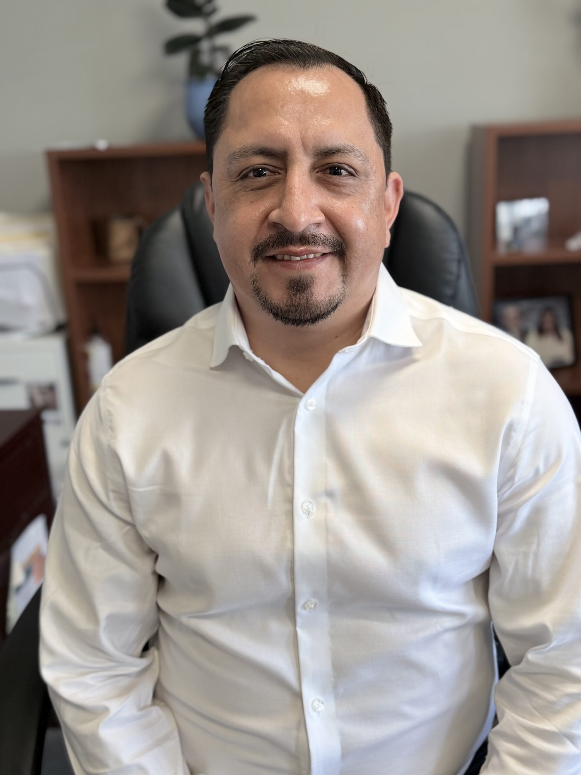 Portrait of Arturo Llivicura Naranjo, Office Manager at Alternative Therapy
